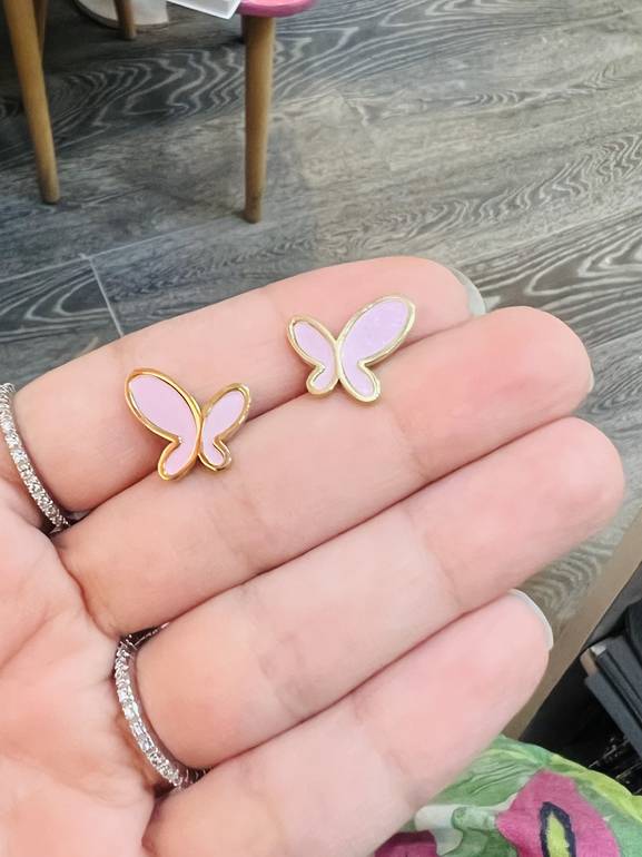 Pink butterfly 🦋 earring 