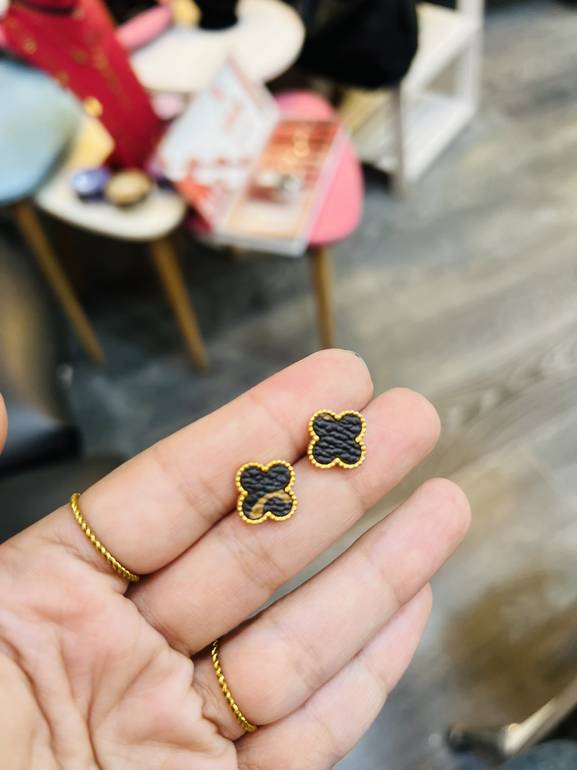 Earring 