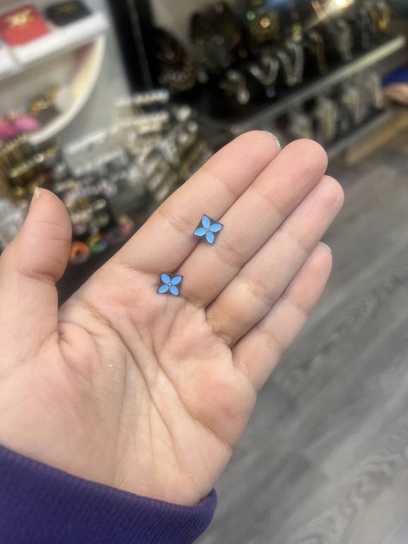 Blue L*V 