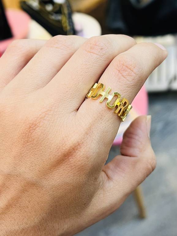Di*r ring free size 