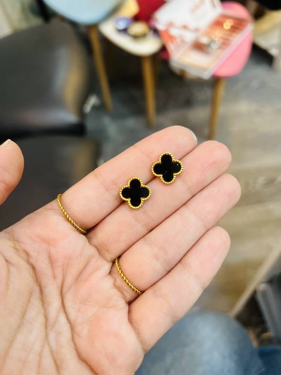 Earring 