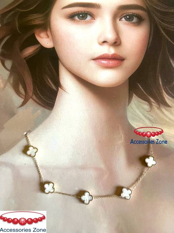V*n Cl**f necklace 