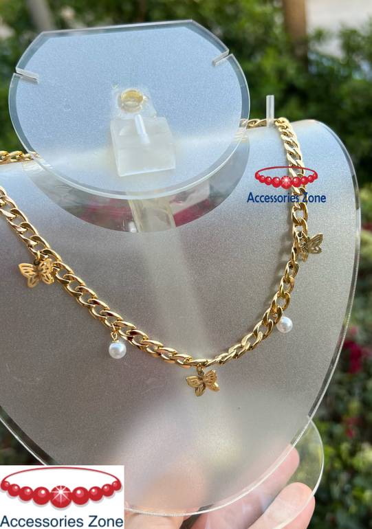 Short necklace 