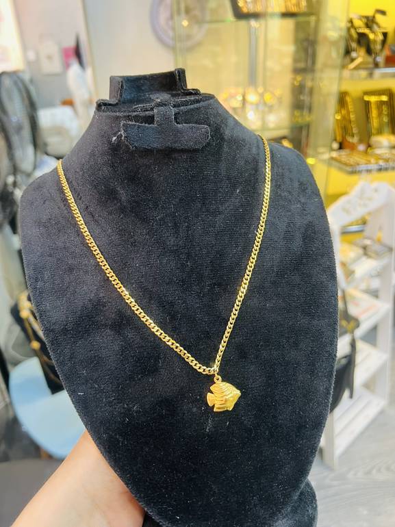 Medium length necklace 