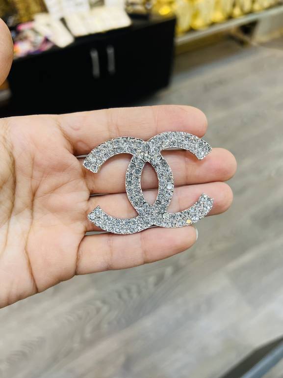 Silver chan*l brooch 