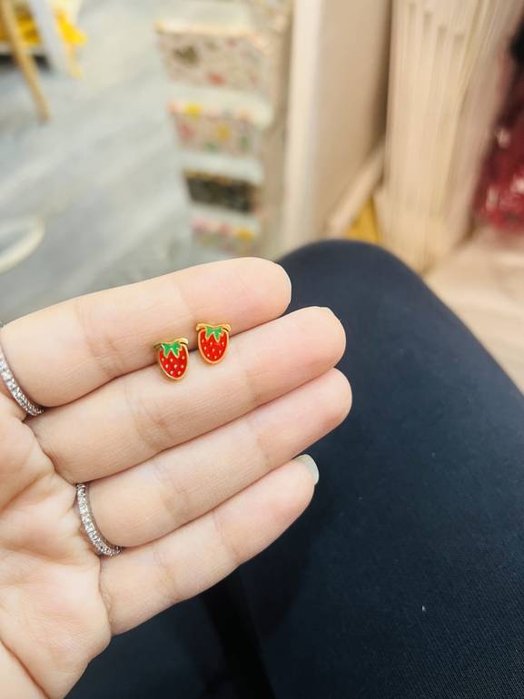 Strawberry 🍓 earring 