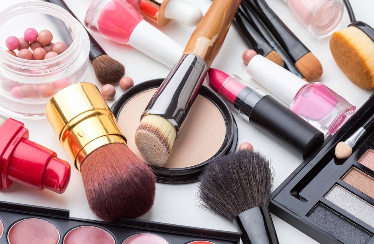 مستحضرات التجميل دليلك الشامل لاختيار أفضل منتجات العناية