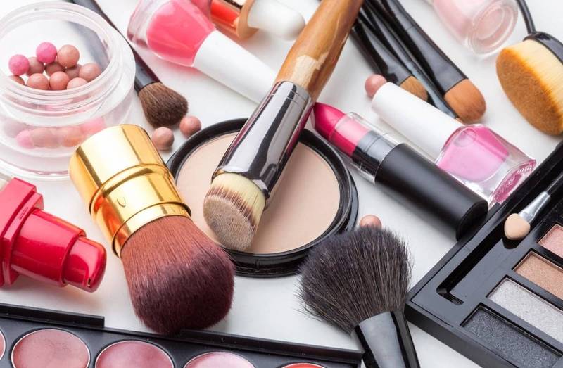 مستحضرات التجميل دليلك الشامل لاختيار أفضل منتجات العناية