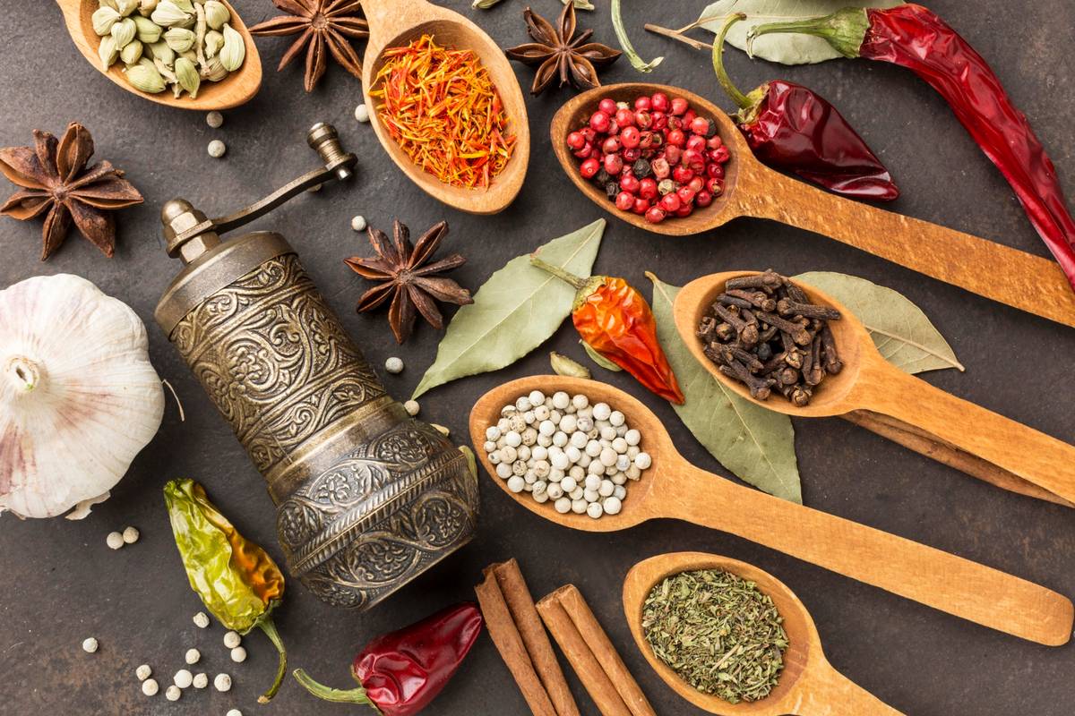أشهر البهارات العربية وفوائدها الصحية في الطبخ