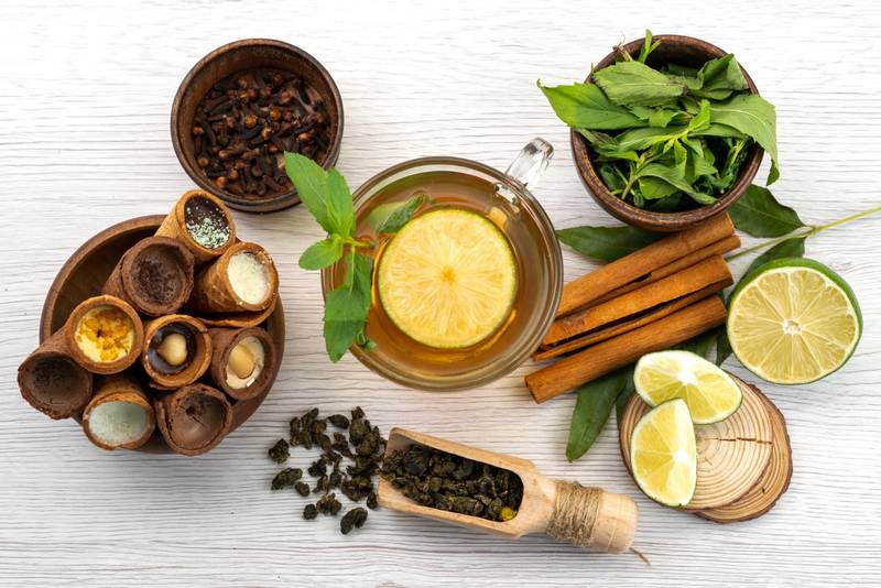 أفضل أعشاب ومشروبات طبيعية لدعم صحة الجهاز الهضمي وتحسين الهضم