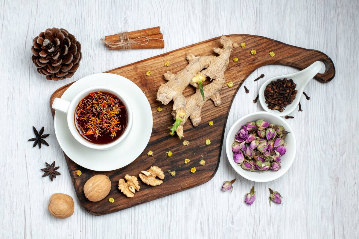 أفضل أعشاب طبيعية لدعم المناعة وتقوية الجسم طوال العام