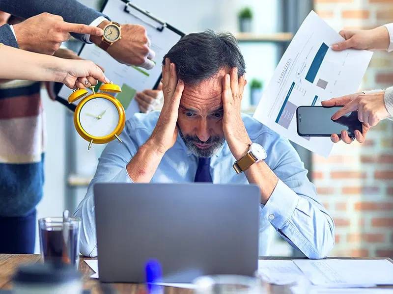 كيف يؤثر التوتر على صحة الأمعاء؟ 🧠💥🌱