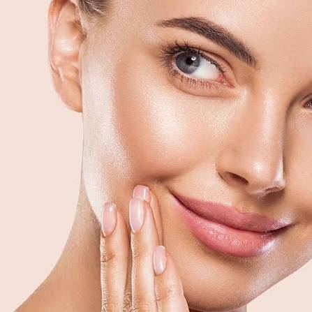 رابط الأمعاء بالبشرة: لماذا تبدأ نضارة بشرتك من الداخل؟ ✨🥑