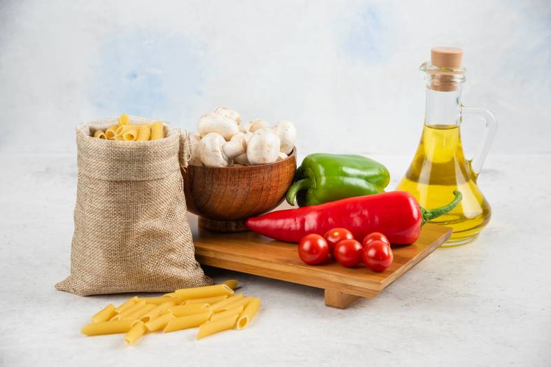 كيف تبني نظامًا غذائيًا طبيعيًا باستخدام منتجات العطارة؟ دليل شامل لنمط حياة صحي ومتوازن