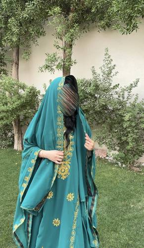نشل تركواز مع طرحة