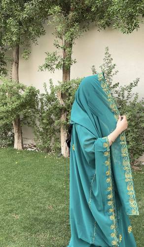 نشل تركواز مع طرحة