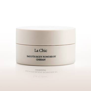 بودرة جسم معطرة لا شيك La Chic لنعومة مخملية ورائحة تدوم طويلاً من متجر غيسان