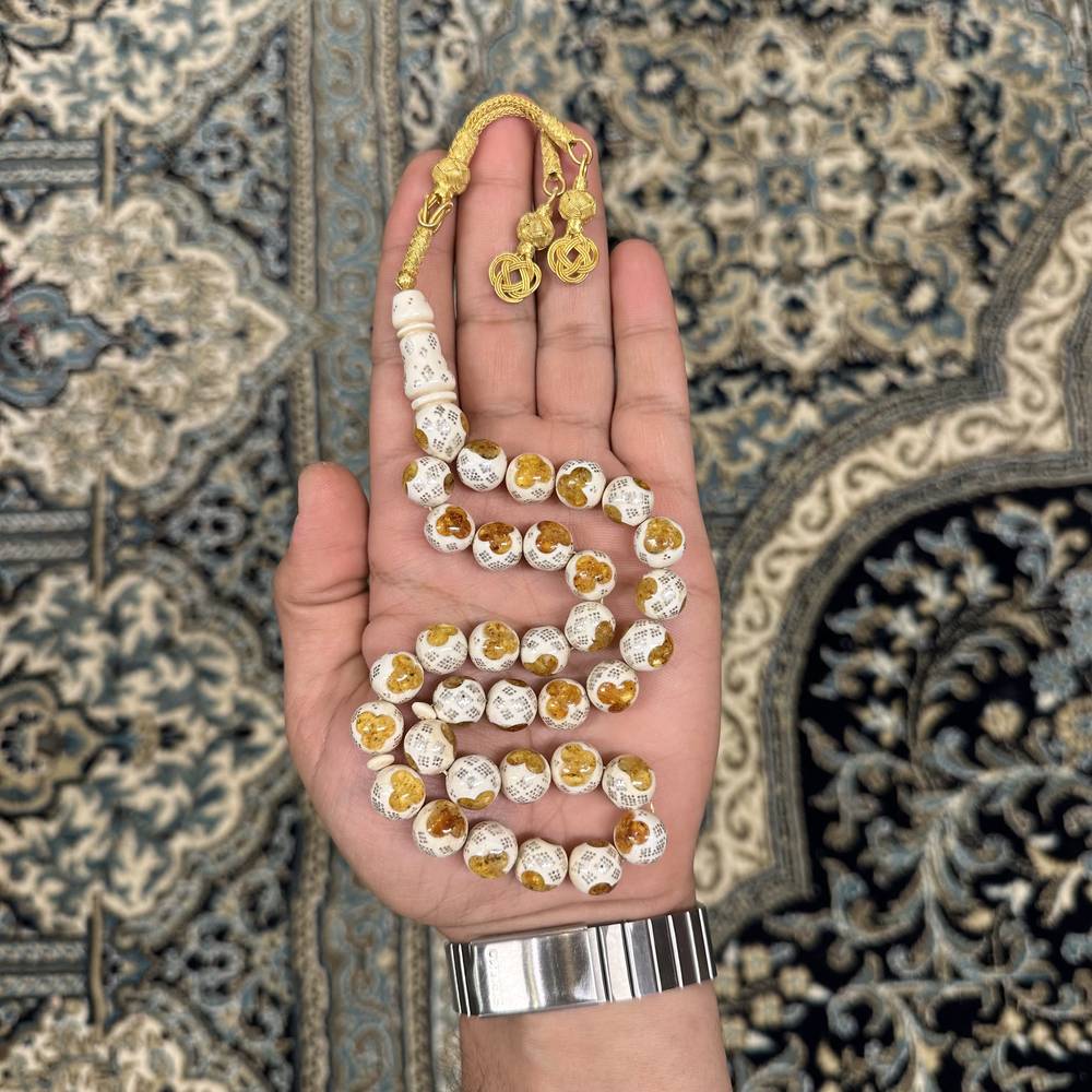 عاج ناب الفيل مطعّم بالكهرمان 