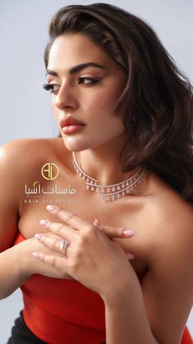 طقم الماسّ طبيعي مكون من عقد وحلق وخاتم