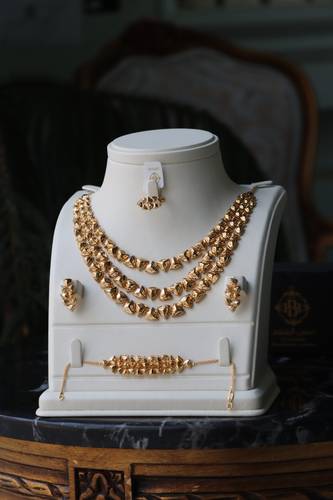 طقم ثلاث ادوار 