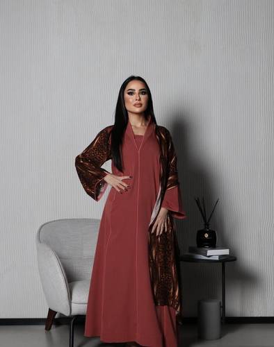 جلابية  كريب باربي وشال مطعم بمخمل