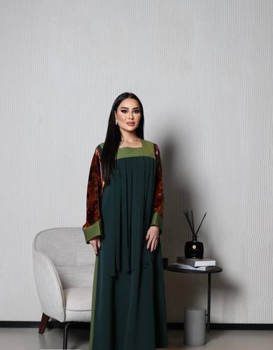جلابية كريب باربي وشال مطعم بمخمل