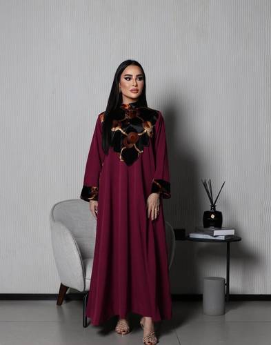 جلابية كريب باربي وشال مطعم بمخمل