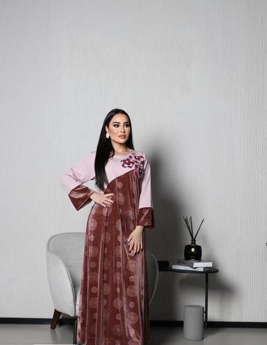 جلابية كريب باربي وشال مطعم بمخمل