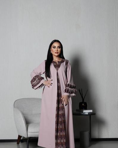 جلابية كريب باربي وشال مطعم بمخمل