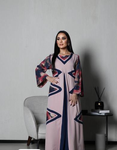 جلابية كريب باربي وشال مطعم بمخمل