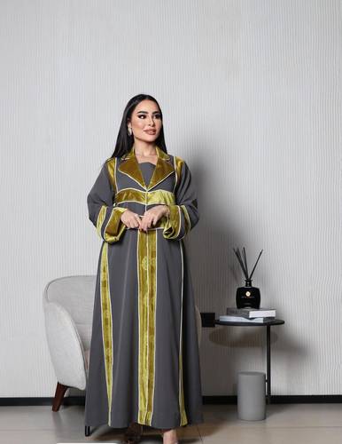 جلابية كريب باربي وشال مطعم بمخمل
