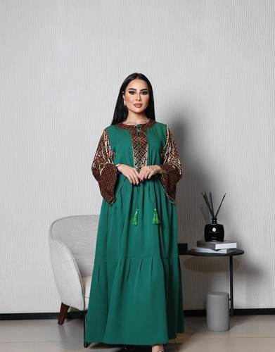 جلابية كريب باربي وشال مطعم بمخمل