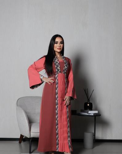 جلابية كريب باربي وشال مطعم بمخمل