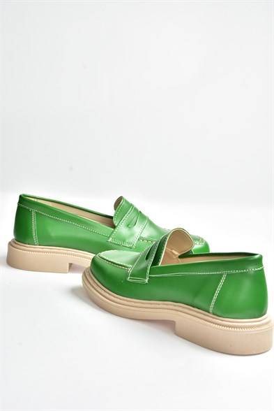 حذاء لوفرز أخضر نسائي