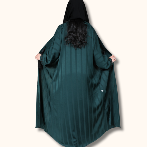 عباية خامة الكريب الزيتي المقلم عليه تطريز باالكم 
