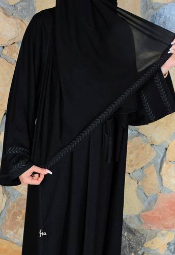 عباية كلاسيك اسود