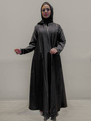 عباية بخامة الكريب الاسود 