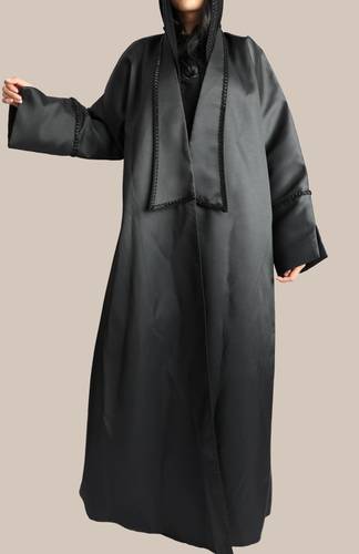 عباية بخامة التفتة ( أسود مع تطريز )