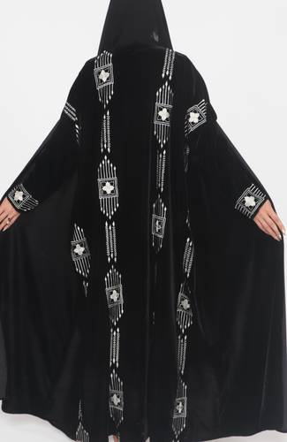 عباية شتوية مخمل اسود ( تطريز يدوي )