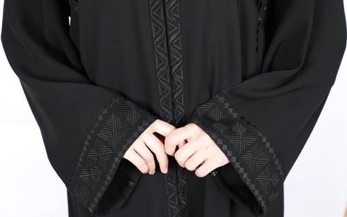 عباية سوداء خامة الكريب تطريز