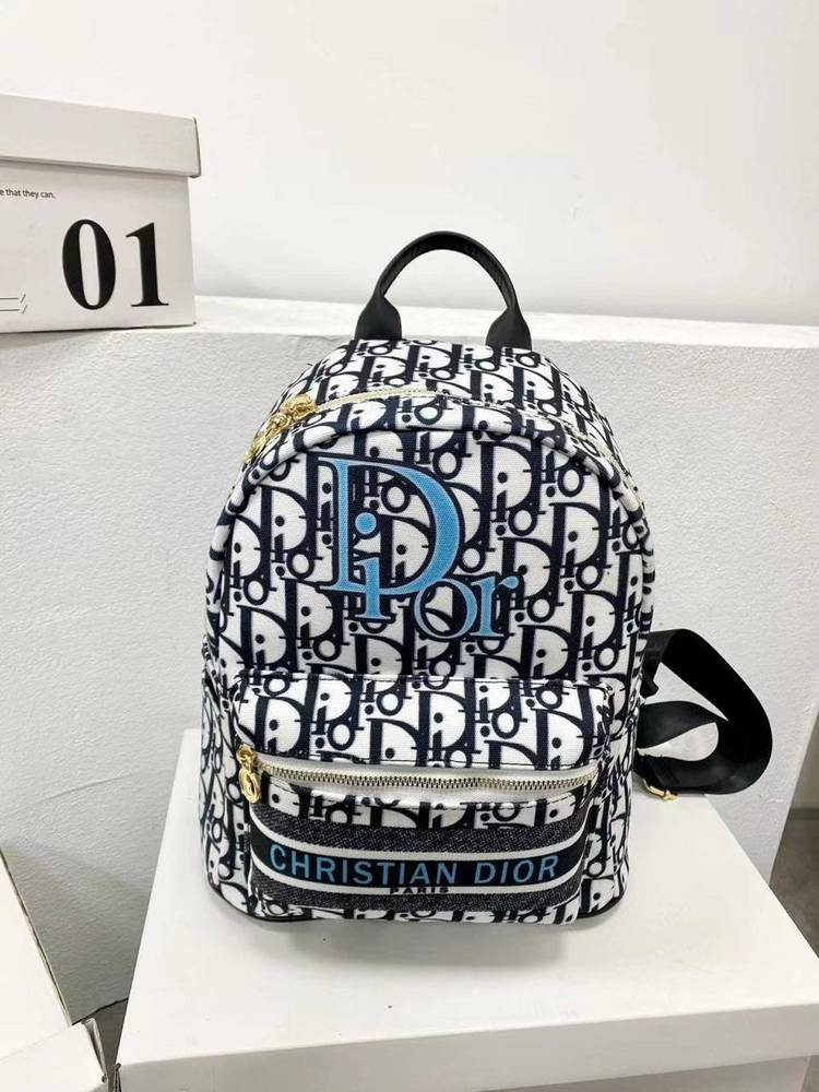  شنطة ظهر ماركة ديور 
