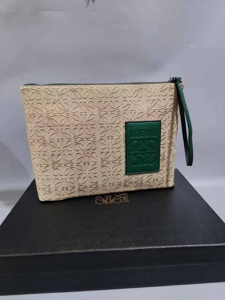  شنطة نسائية ماركة لويفي 
