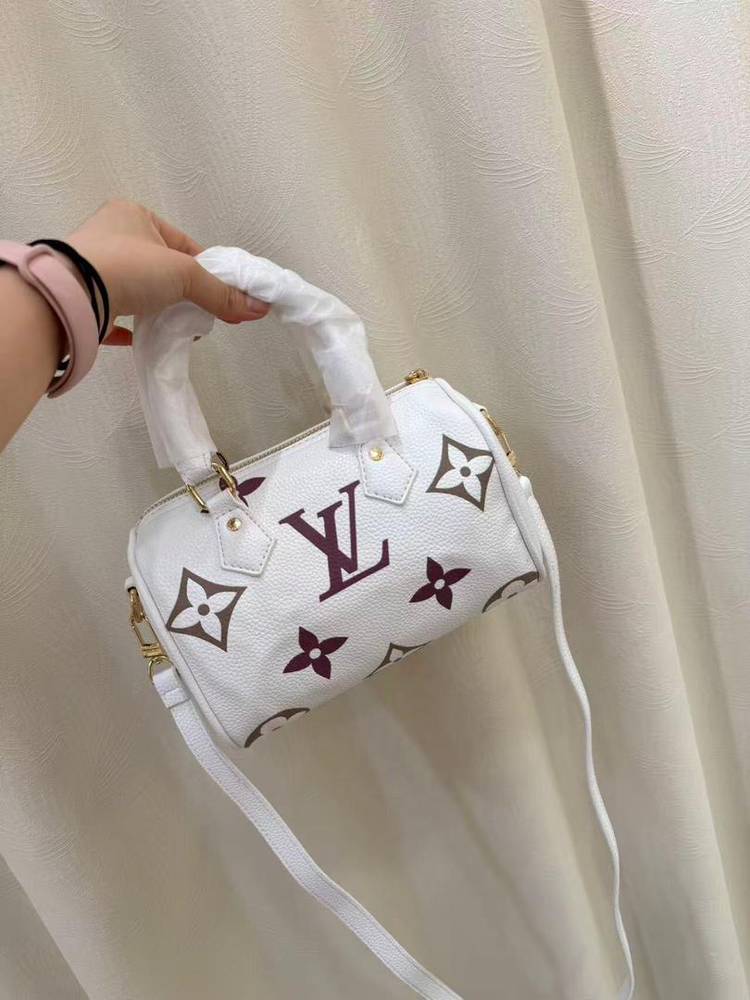  شنطة نسائية ماركة لويس فيتون  