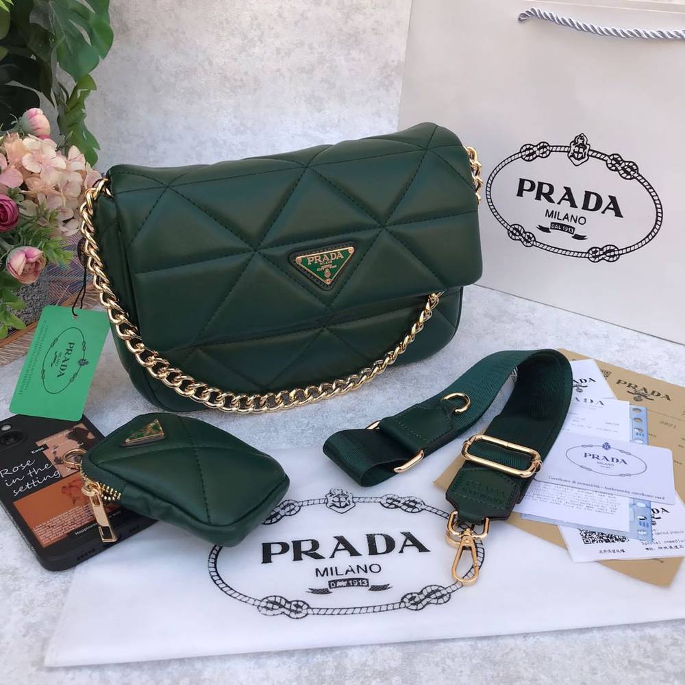  شنطة يد نسائية ماركة برادا 