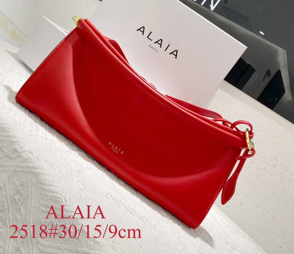  شنطة نسائية ماركة الايا 