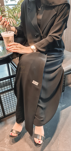 عباية سوداء بقصة فالياقة Z210