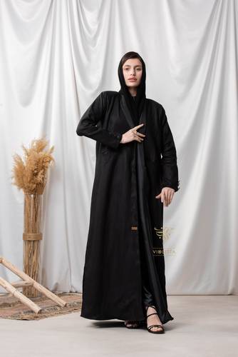 عباية سوداء بجيوب جانبية Z6104