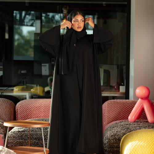عباية كتف سادة قصة كلوش كم واسع قماش شريفة بلس