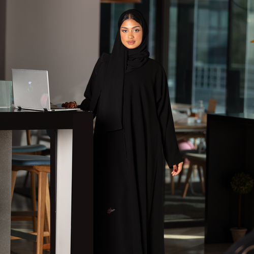 عباية كتف نص كلوش كم ضيق قماش ستار بوكنان