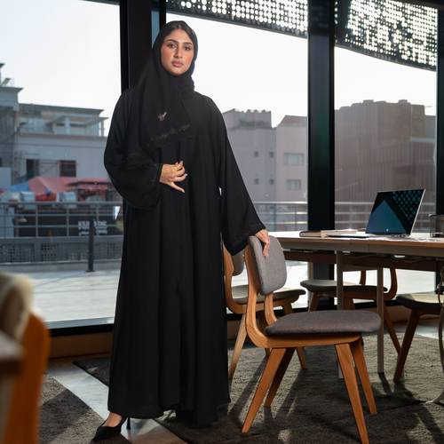عباية كتف نص كلوش كم واسع قماش شريفة بلس مطرزة Lyka14 